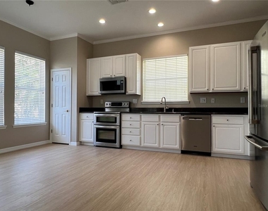 502 Greenbrier Avenue - Photo Thumbnail 7