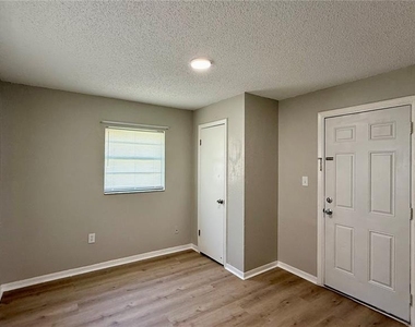 205 Mill Street - Photo Thumbnail 6