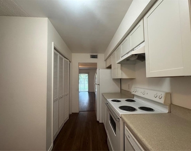 221 S Cypress Way - Photo Thumbnail 6
