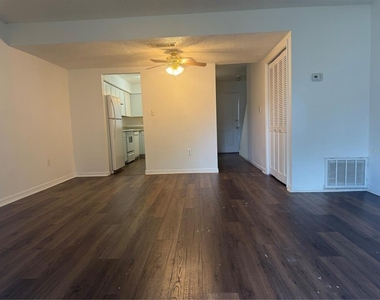 221 S Cypress Way - Photo Thumbnail 4