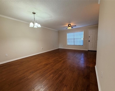 3220 Oak Lawn Place Place - Photo Thumbnail 1