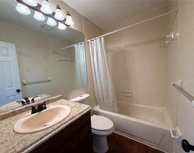 3220 Oak Lawn Place Place - Photo Thumbnail 17