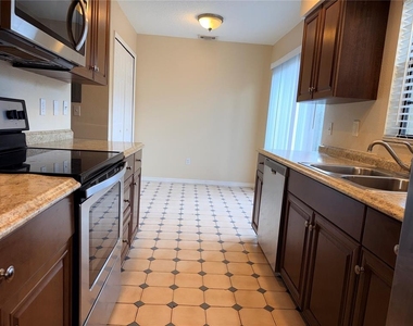 3220 Oak Lawn Place Place - Photo Thumbnail 7