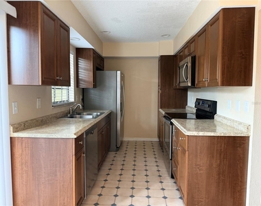 3220 Oak Lawn Place Place - Photo Thumbnail 5