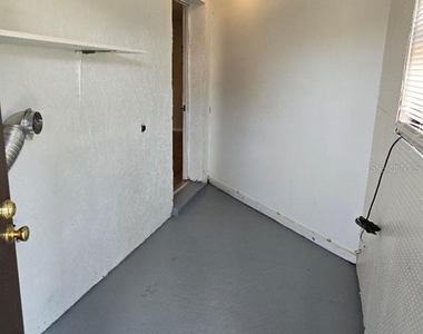 780 E North Street - Photo Thumbnail 13