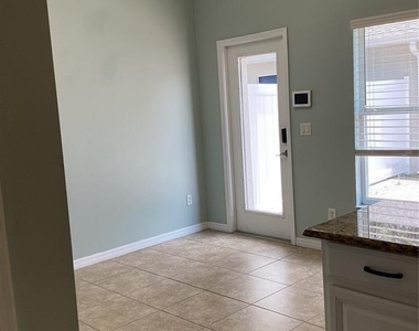 11932 Deer Path Way - Photo Thumbnail 7