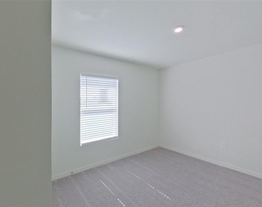 4020 Garden Boulevard - Photo Thumbnail 12