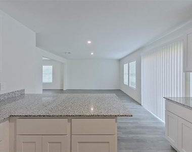 4020 Garden Boulevard - Photo Thumbnail 6