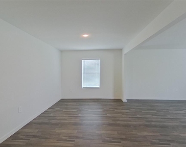 4020 Garden Boulevard - Photo Thumbnail 1