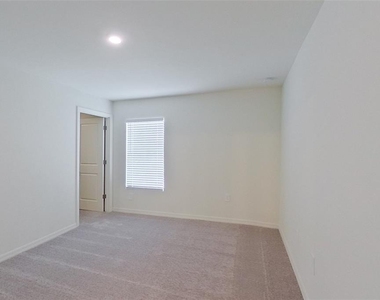 4020 Garden Boulevard - Photo Thumbnail 9