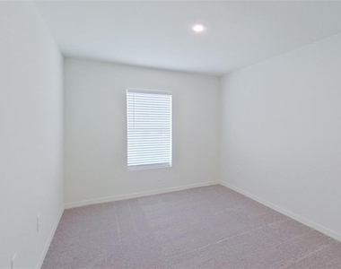 4020 Garden Boulevard - Photo Thumbnail 14