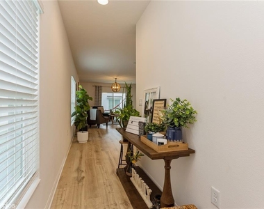 6985 Wilson Pasture Avenue - Photo Thumbnail 8