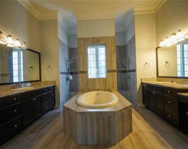 6219 Tiroco Way - Photo Thumbnail 12