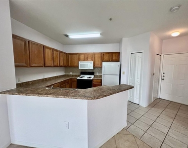 6153 Metrowest Boulevard - Photo Thumbnail 4