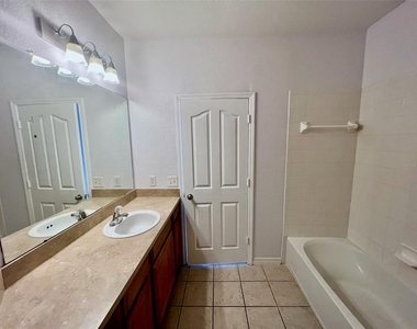 6153 Metrowest Boulevard - Photo Thumbnail 16
