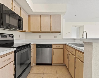 7330 Westpointe Boulevard - Photo Thumbnail 5