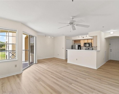 7330 Westpointe Boulevard - Photo Thumbnail 8