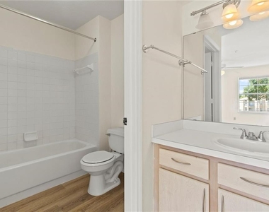 7330 Westpointe Boulevard - Photo Thumbnail 12