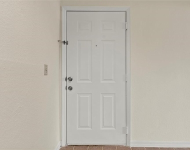 7330 Westpointe Boulevard - Photo Thumbnail 3
