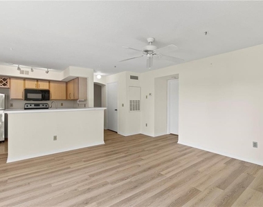 7330 Westpointe Boulevard - Photo Thumbnail 7