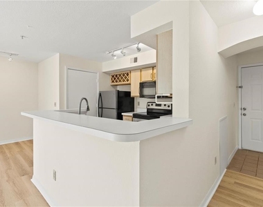 7330 Westpointe Boulevard - Photo Thumbnail 4