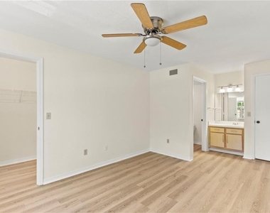 7330 Westpointe Boulevard - Photo Thumbnail 11