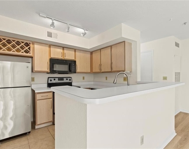 7330 Westpointe Boulevard - Photo Thumbnail 6