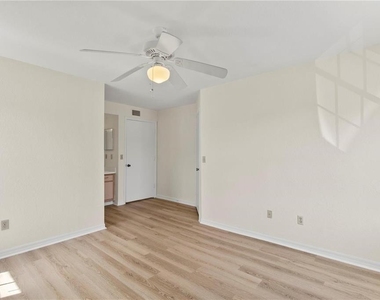 7330 Westpointe Boulevard - Photo Thumbnail 16