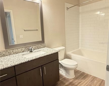 530 Academy Drive - Photo Thumbnail 9