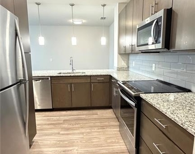 530 Academy Drive - Photo Thumbnail 8