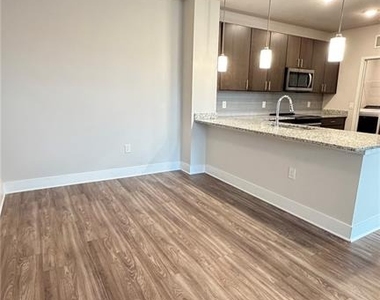 530 Academy Drive - Photo Thumbnail 2
