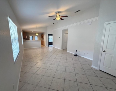 1084 Amanda Kay Circle - Photo Thumbnail 2