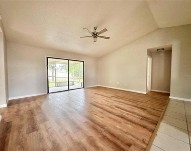 896 Mentmore Circle - Photo Thumbnail 3