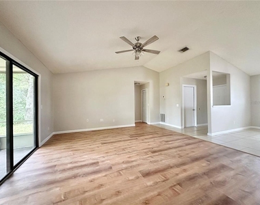 896 Mentmore Circle - Photo Thumbnail 2
