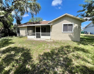 896 Mentmore Circle - Photo Thumbnail 17