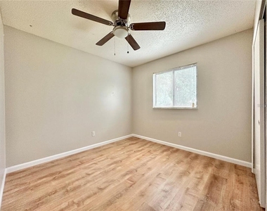 896 Mentmore Circle - Photo Thumbnail 13