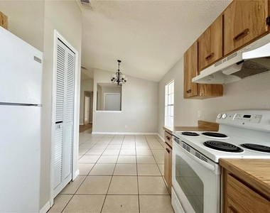 896 Mentmore Circle - Photo Thumbnail 6
