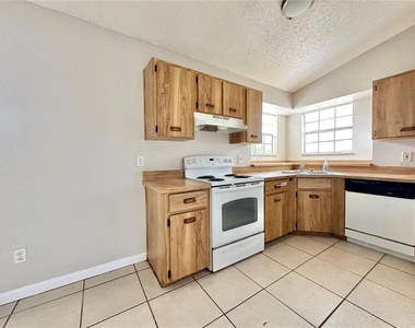 896 Mentmore Circle - Photo Thumbnail 4