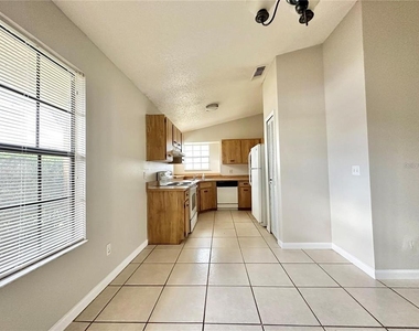 896 Mentmore Circle - Photo Thumbnail 5