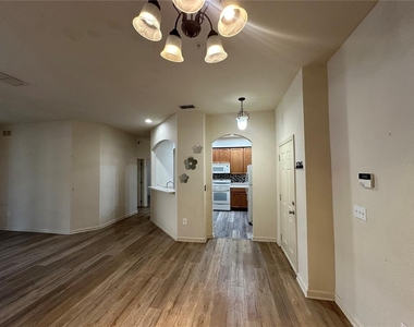 3301 Whitestone Circle - Photo Thumbnail 7