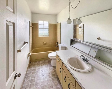 590 Belltower Avenue - Photo Thumbnail 3