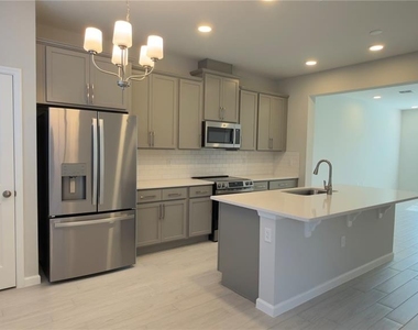 438 Lady Palm Street - Photo Thumbnail 5