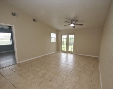 304 Sun Dial Court - Photo Thumbnail 9