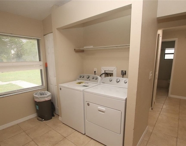 304 Sun Dial Court - Photo Thumbnail 4