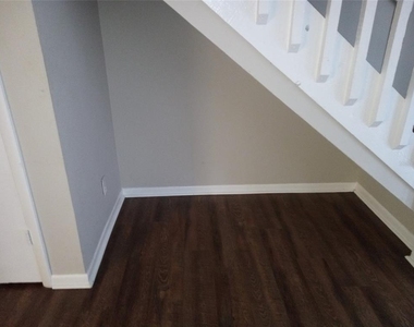 6918 Trout Street - Photo Thumbnail 15