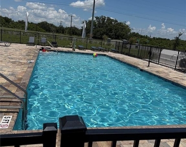 4117 Collegiate Boulevard - Photo Thumbnail 8