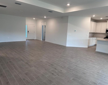 12345 Nw 137 Way - Photo Thumbnail 13