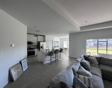 12345 Nw 137 Way - Photo Thumbnail 4