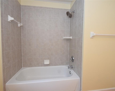 1216 Hampstead Lane - Photo Thumbnail 32