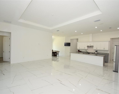 108 Plain View Drive - Photo Thumbnail 4